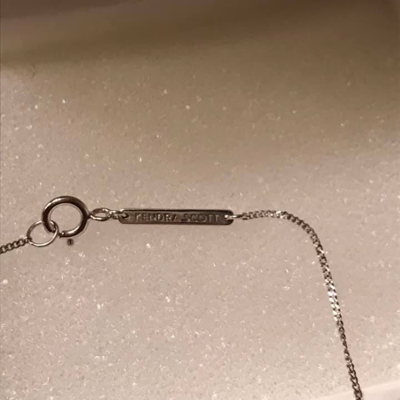 Kendra Scott Lisa Pendant - Picture 3 of 4